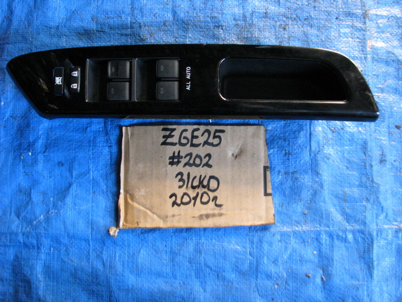 Блок управления стеклоподьемниками Toyota Wish