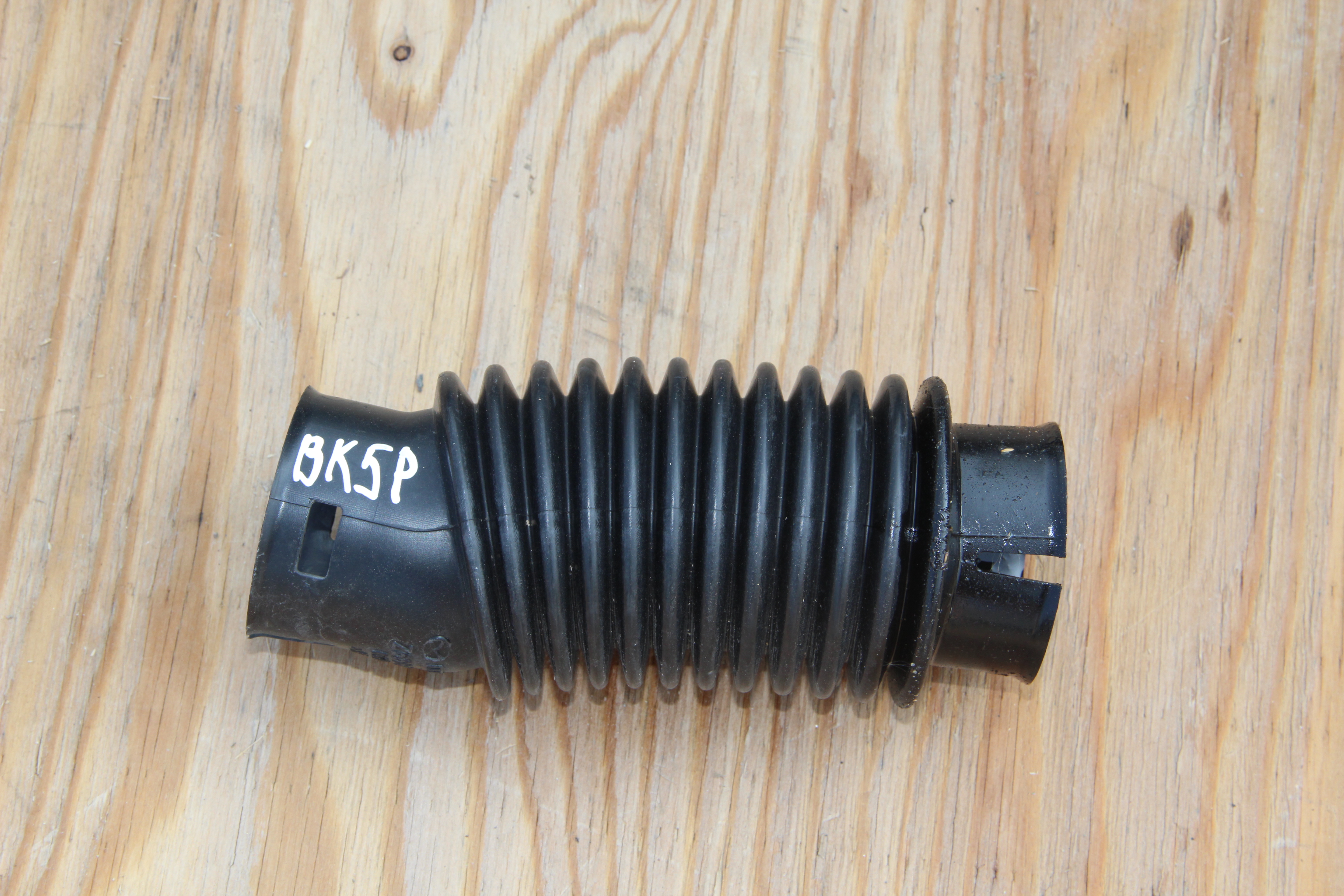 Патрубок Mazda Axela