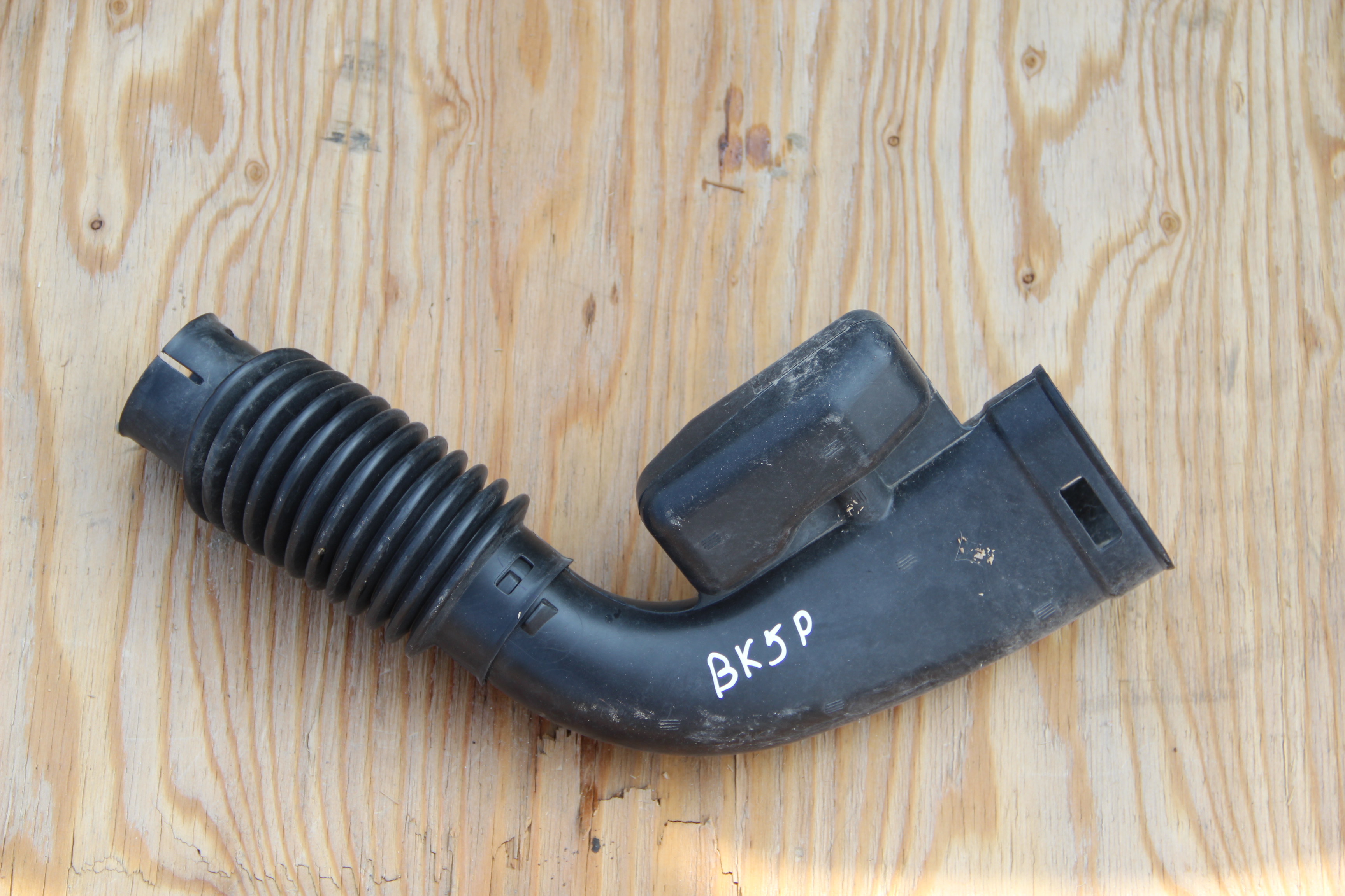 Патрубок Mazda Axela