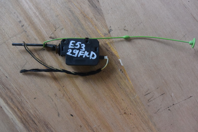 Замок лючка бензобака BMW X5 E53