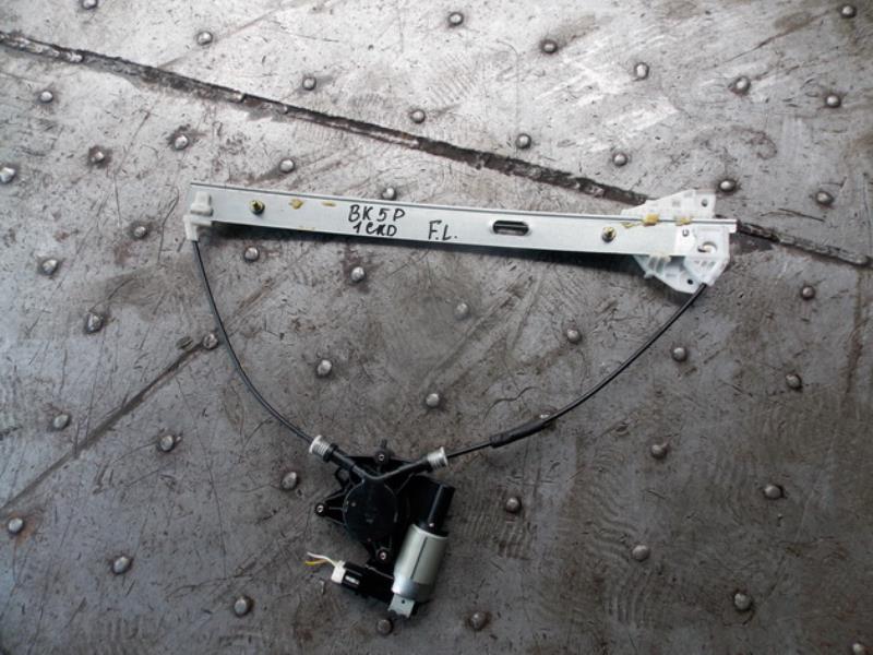 Стеклоподъемник Mazda Axela