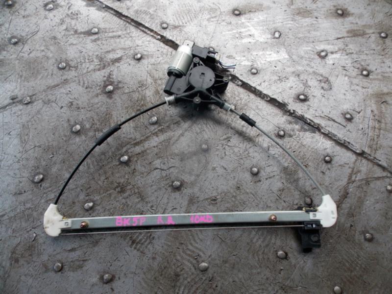 Стеклоподъемник Mazda Axela