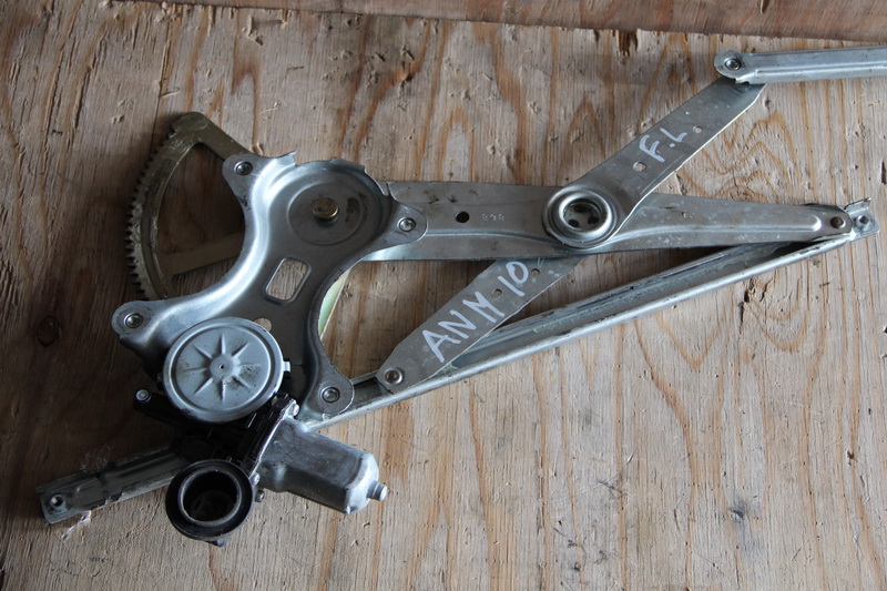 Стеклоподъемник Toyota Isis