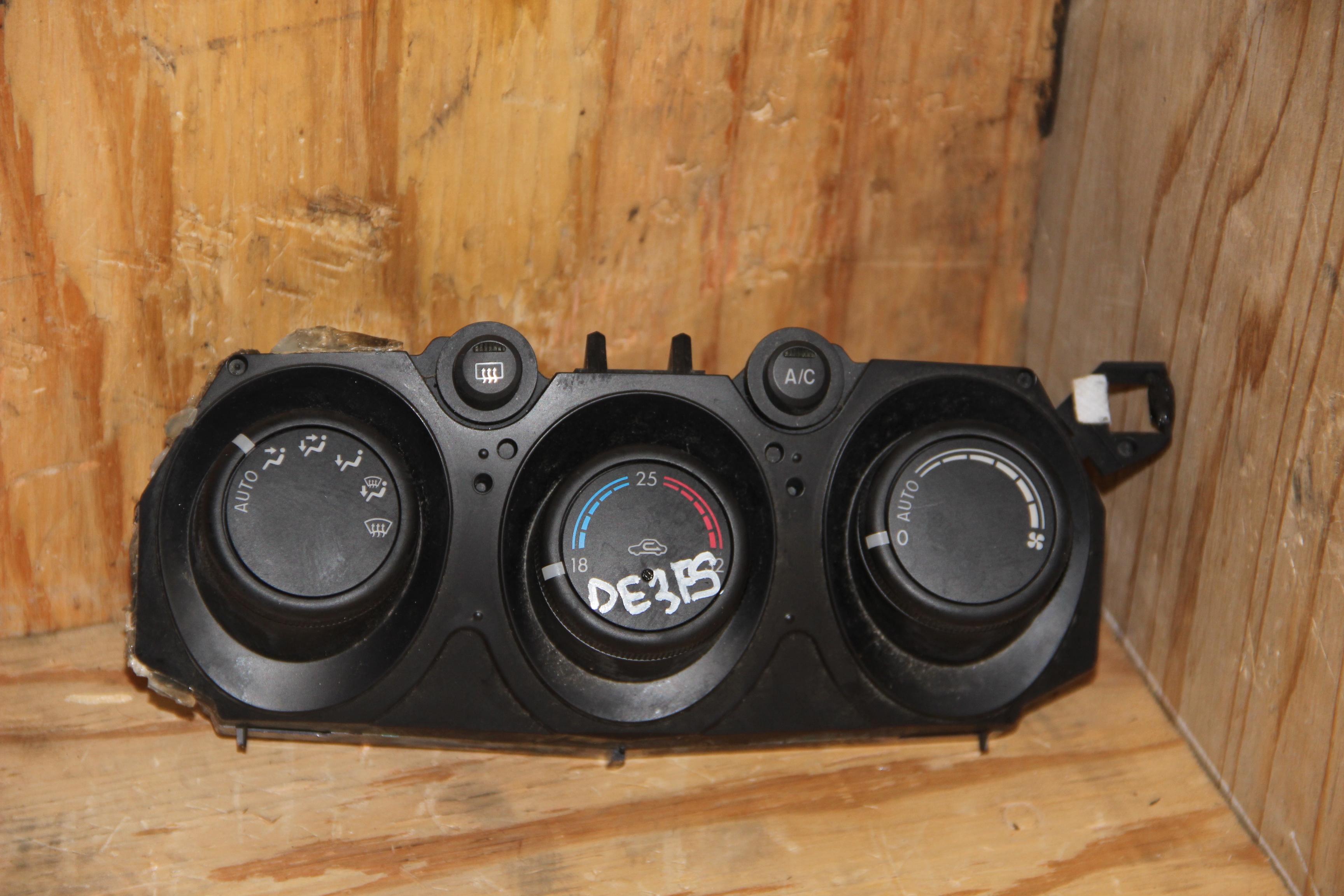 Блок управления климат-контролем Mazda Demio