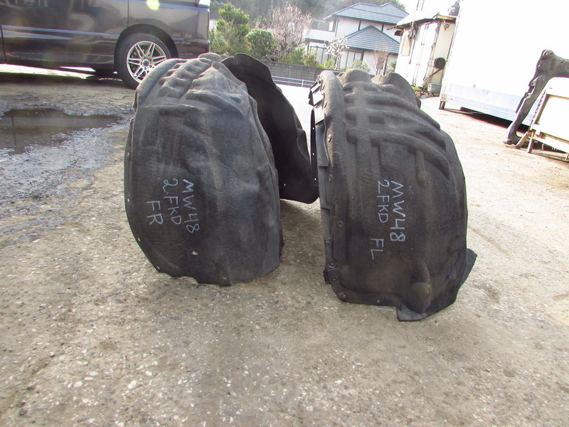 Подкрылок Volvo V40 MV48