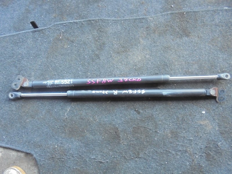 Амортизатор задней двери Mazda Bongo