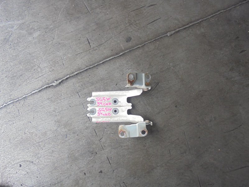 Петля капота Mazda Bongo Friendee SG5W