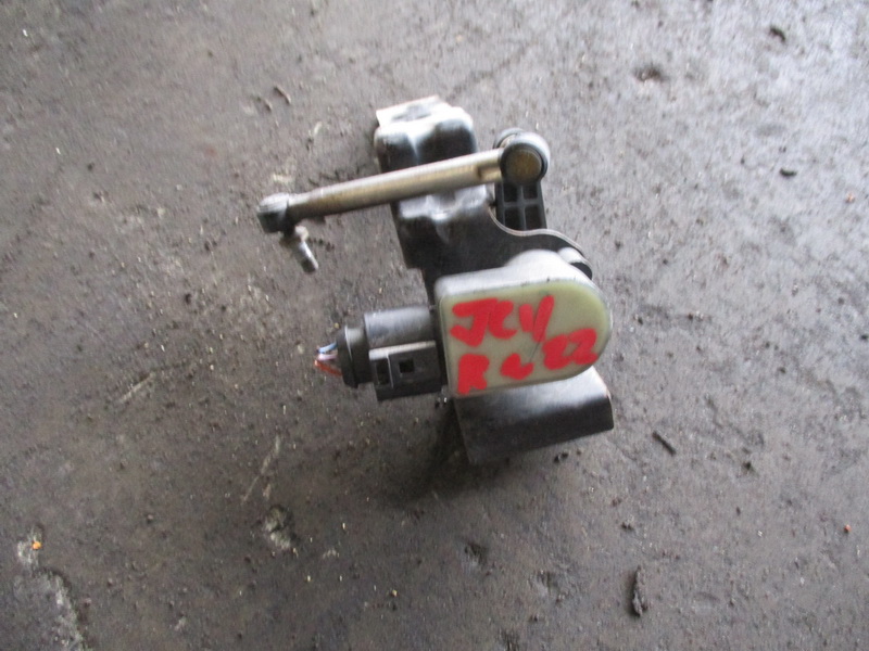 Датчик положения кузова Nissan Tiida