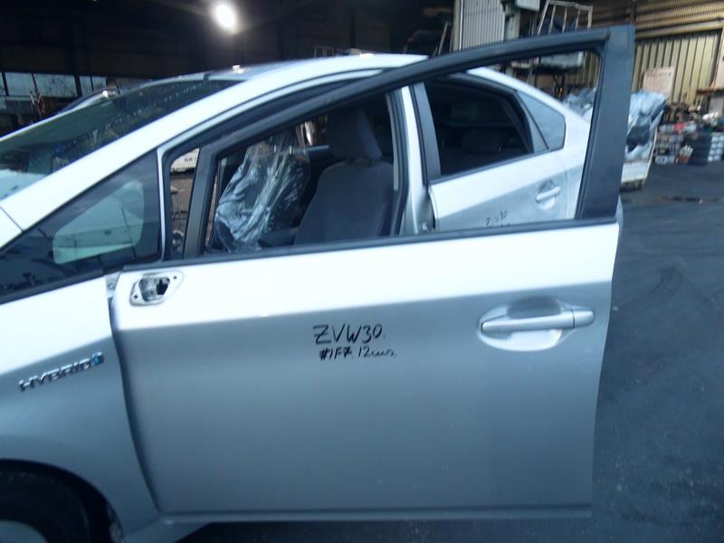 Дверь Toyota Prius