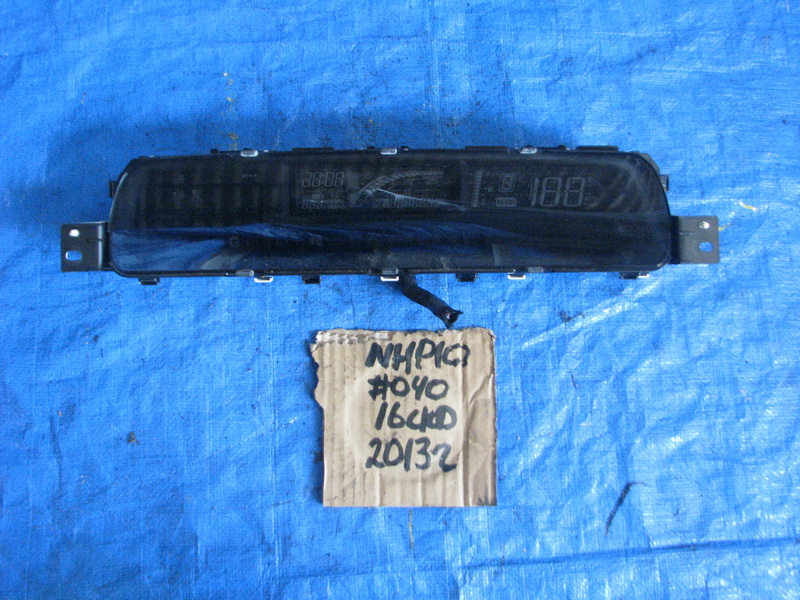 Спидометр Toyota Aqua