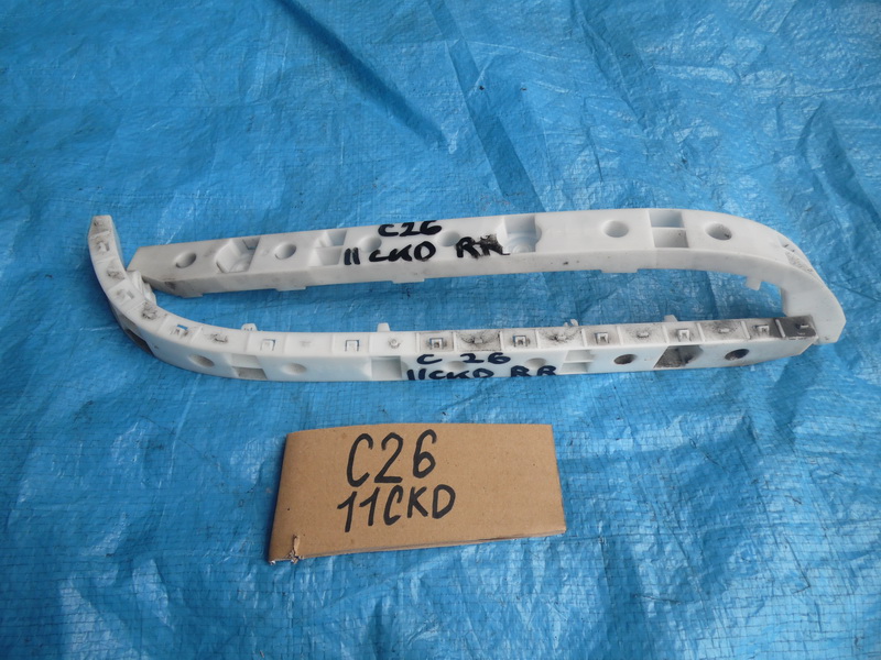 Крепление бампера Nissan Serena C26