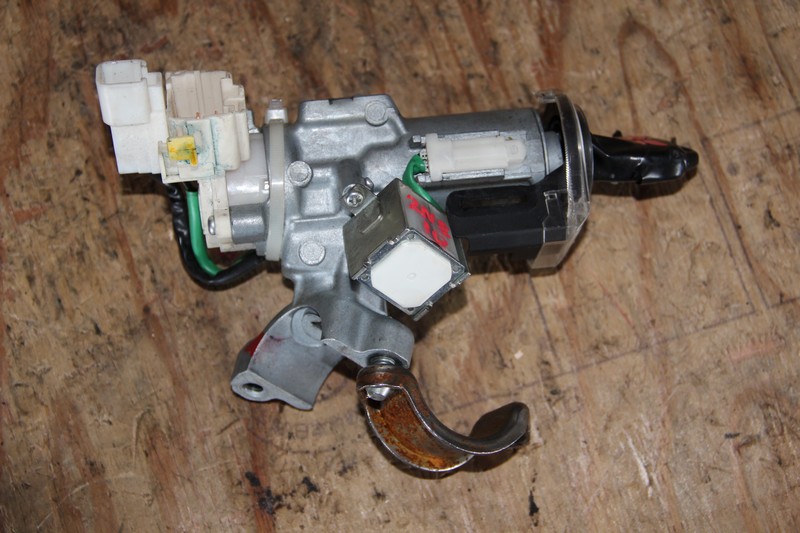 Замок зажигания Toyota Wish