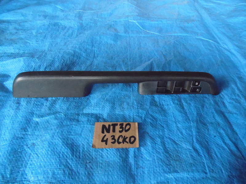 Блок управления стеклоподьемниками Nissan X-Trail