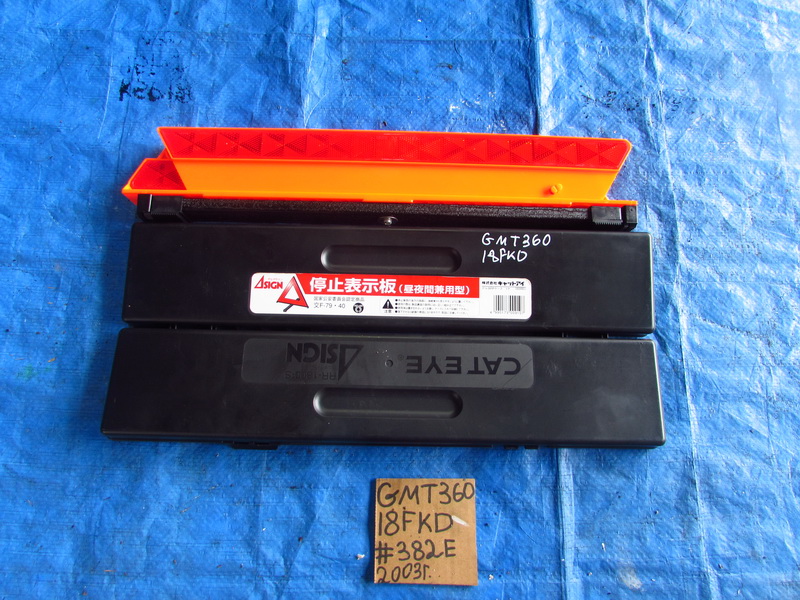 Знак аварийной сигнализации Chevrolet Trailblazer GMT360