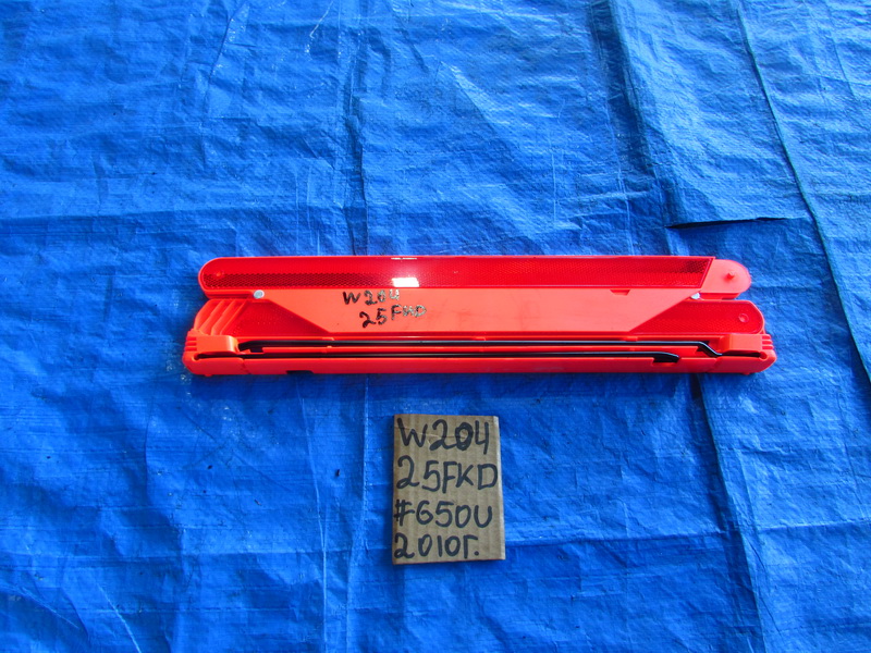 Знак аварийной сигнализации Mercedes-benz C-class W204