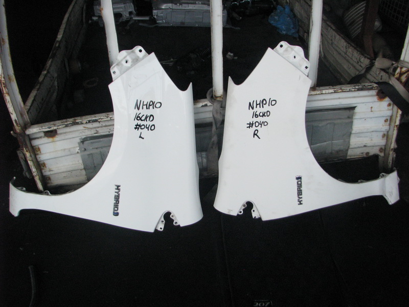 Крыло Toyota Aqua NHP10