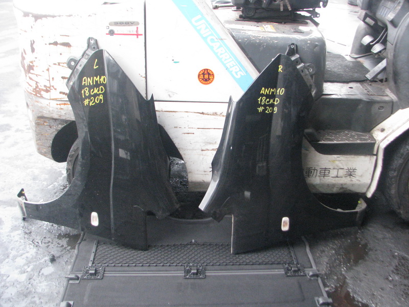 Крыло Toyota Isis