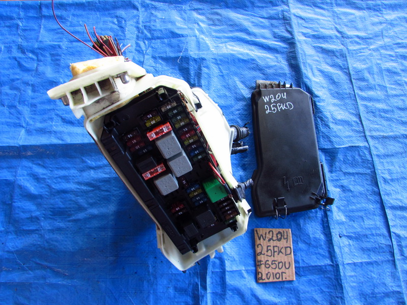 Блок предохранителей Mercedes-benz C-class