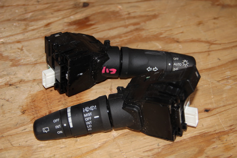 Подрулевой переключатель Nissan Tiida C11