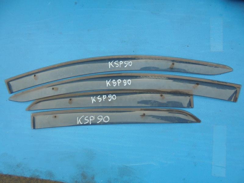 Ветровики Toyota Vitz