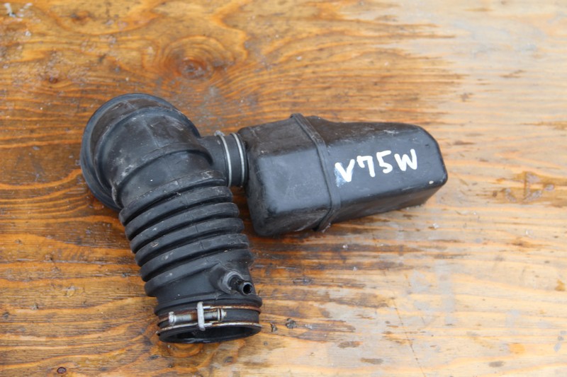 Патрубок Mitsubishi Pajero