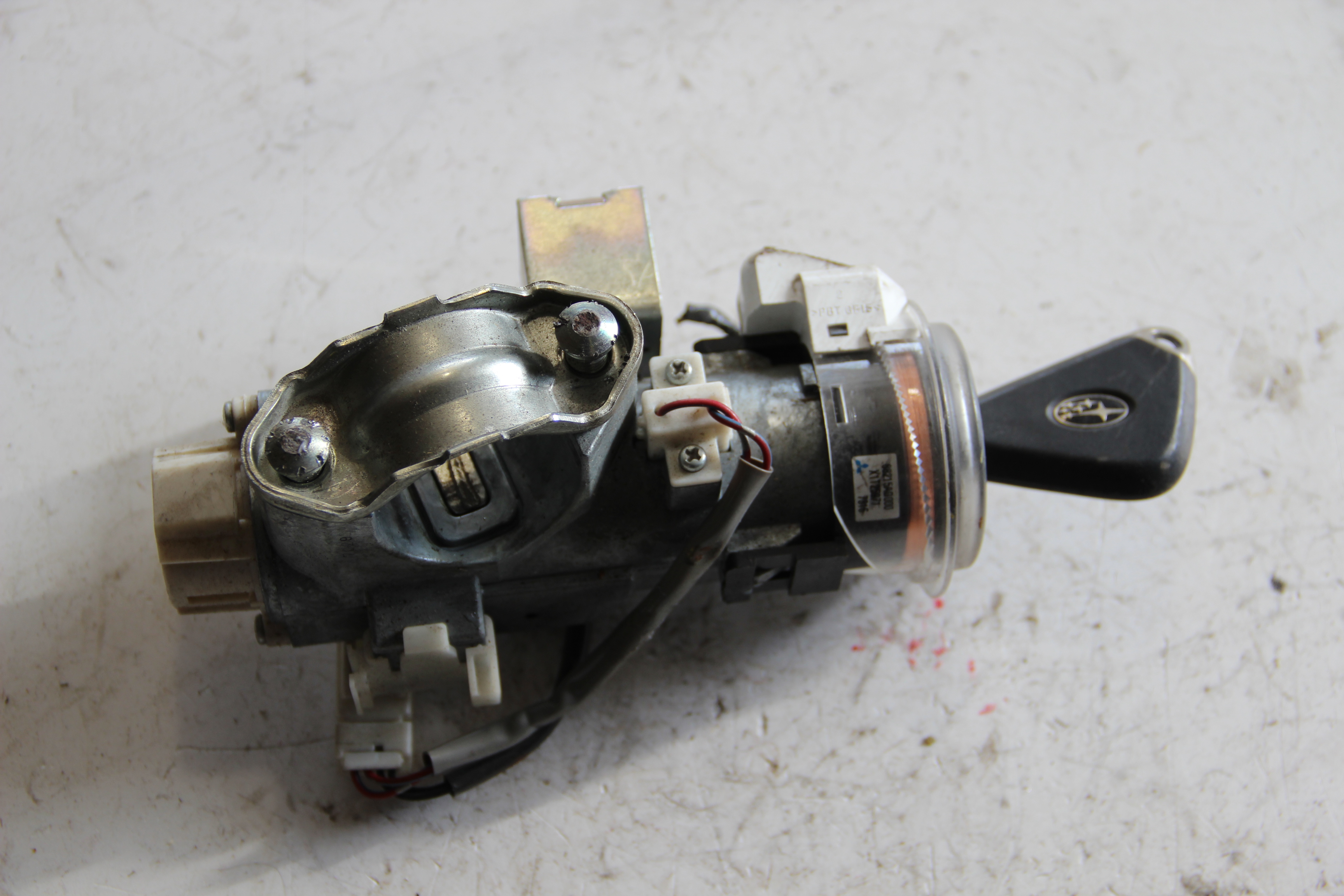 Замок зажигания Subaru Legacy