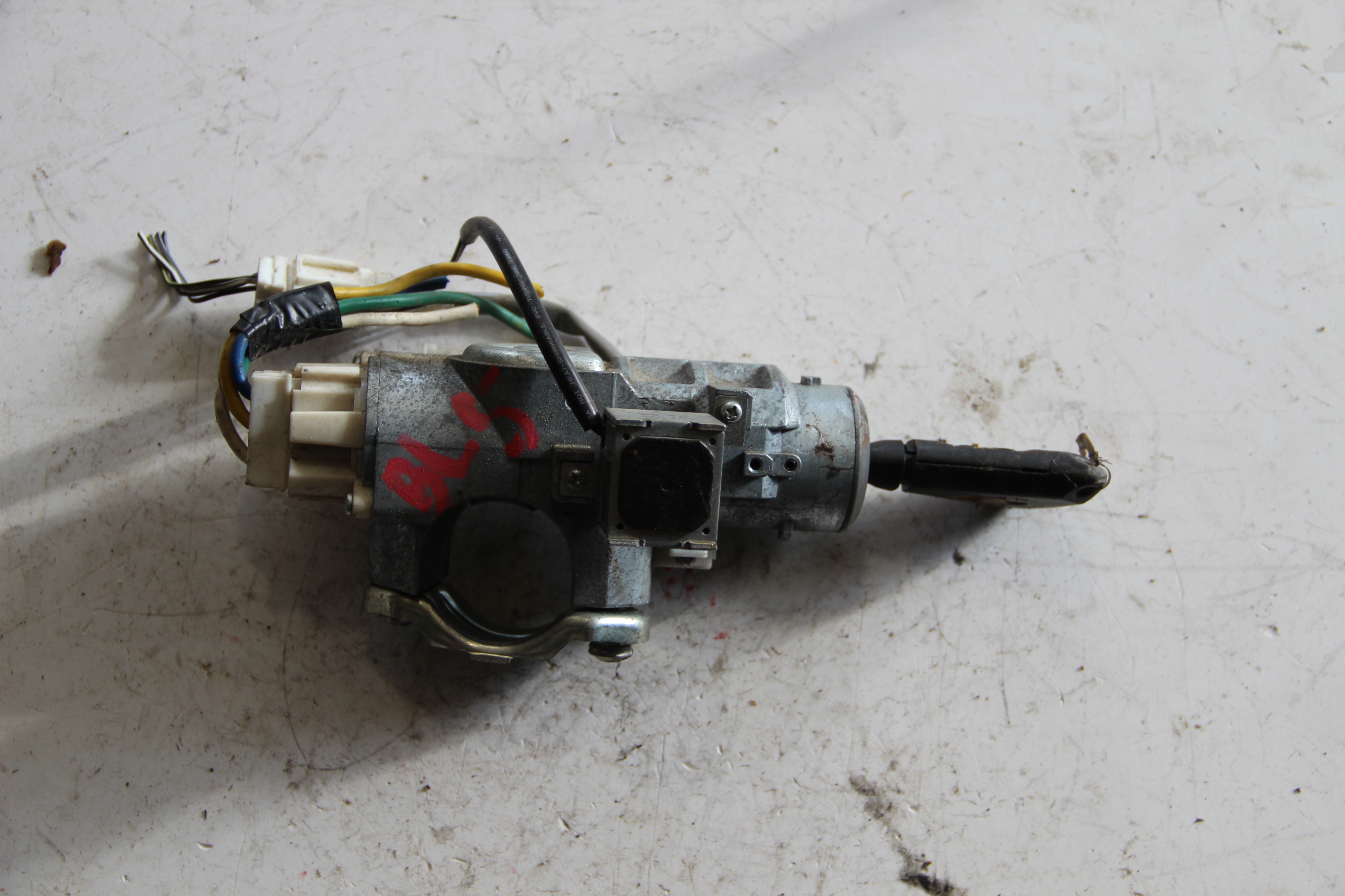 Замок зажигания Subaru Legacy