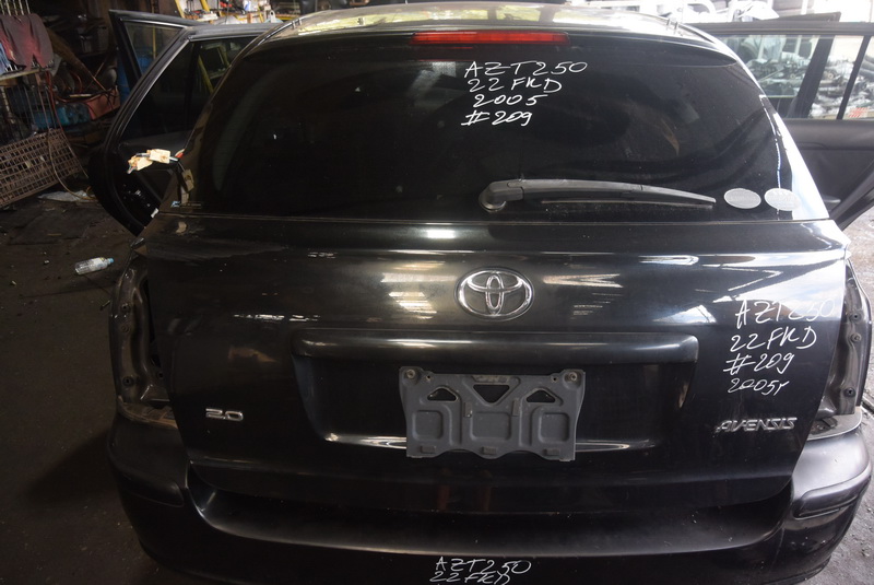 Дверь задняя Toyota Avensis AZT250