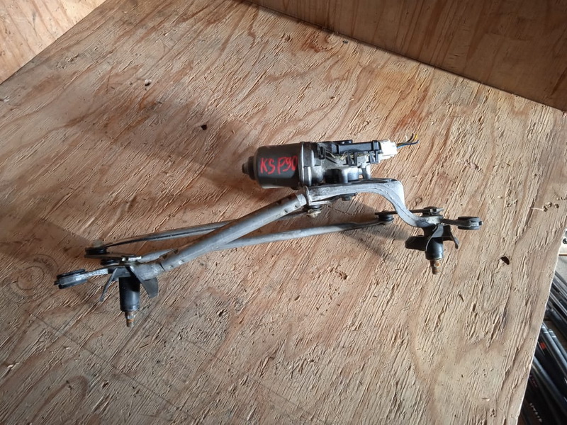 Трапеция дворников Toyota Vitz