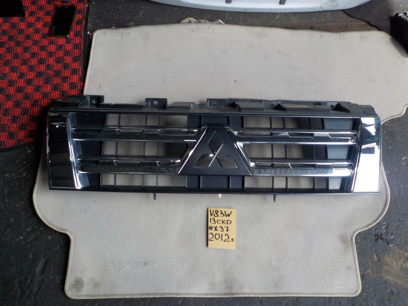Решетка радиатора Mitsubishi Pajero