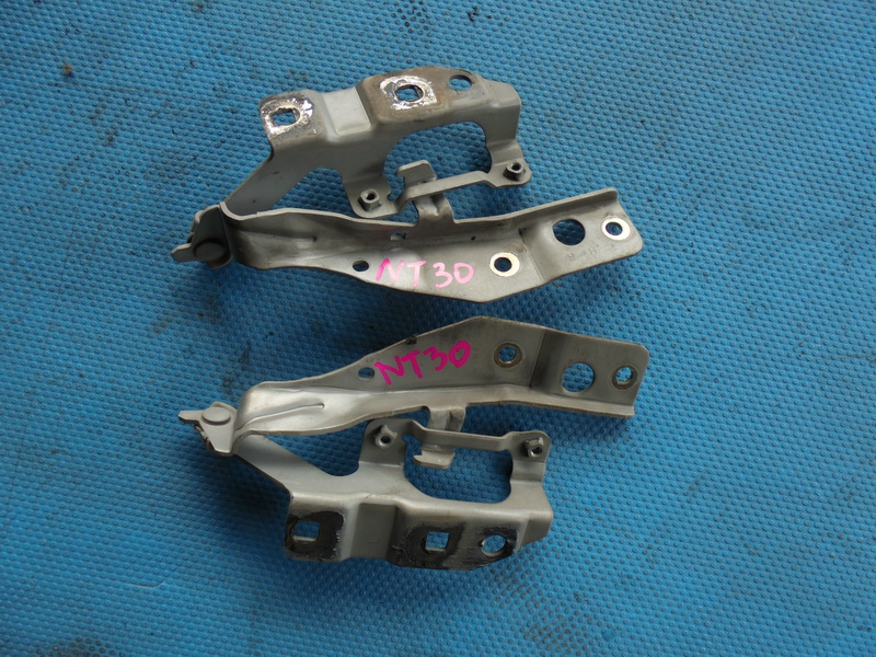 Петля капота Nissan X-Trail NT30