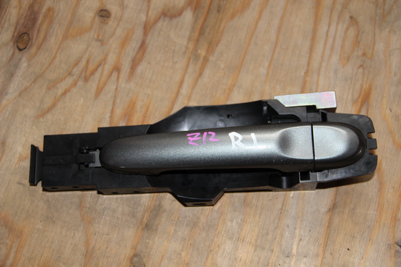 Ручка двери Nissan Cube