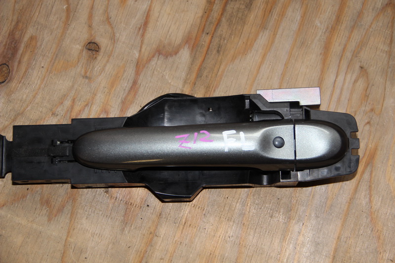 Ручка двери Nissan Cube Z12