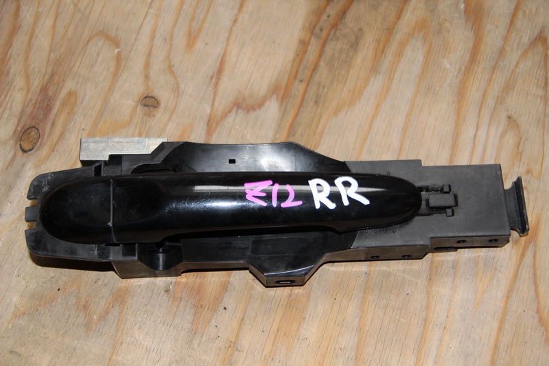 Ручка двери Nissan Cube