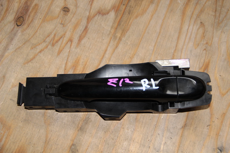 Ручка двери Nissan Cube