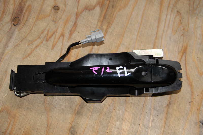 Ручка двери Nissan Cube Z12