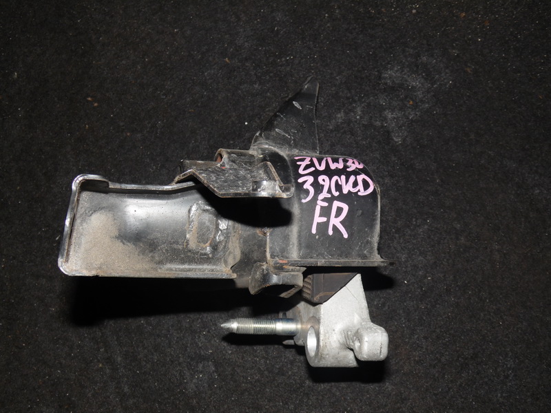 Подушка двигателя Toyota Prius