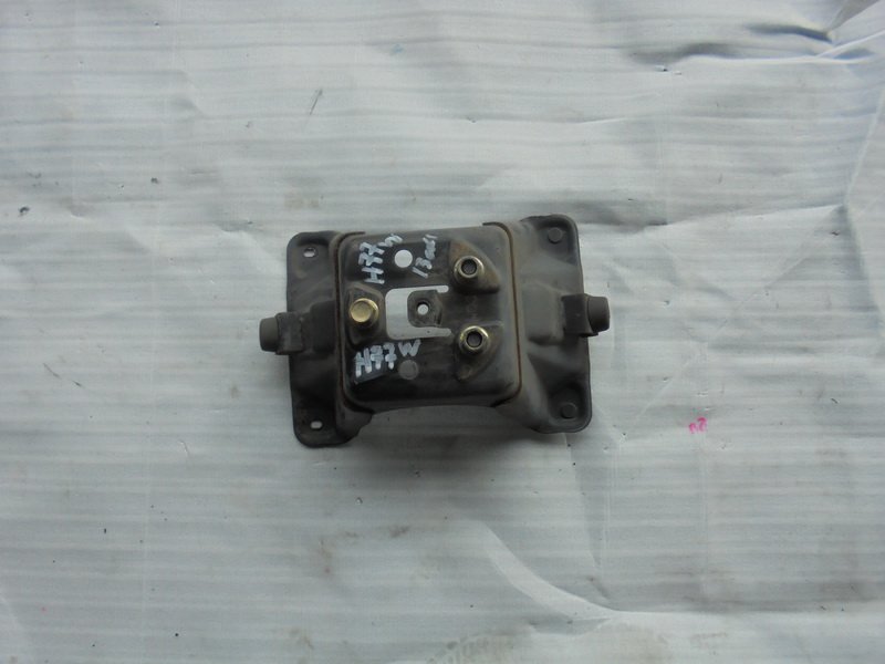 Крепеж запаски Mitsubishi Pajero Io H77W