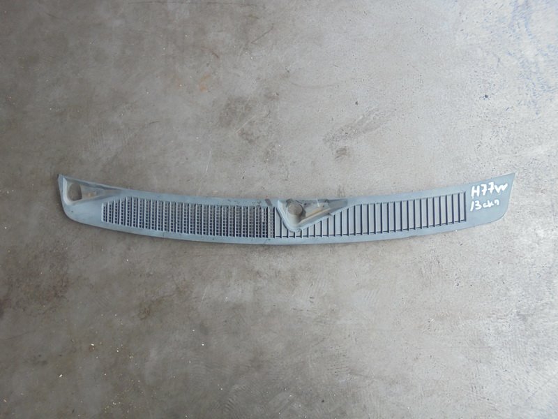 Решетка под лобовое стекло Mitsubishi Pajero Io