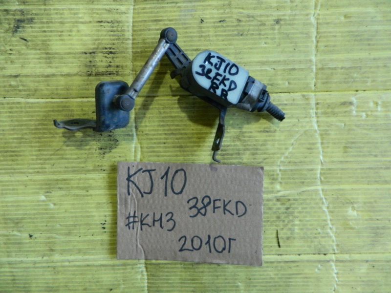 Датчик положения кузова Nissan Dualis