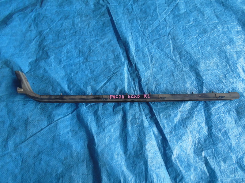 Направляющая сдвижной двери Nissan Serena FNC26