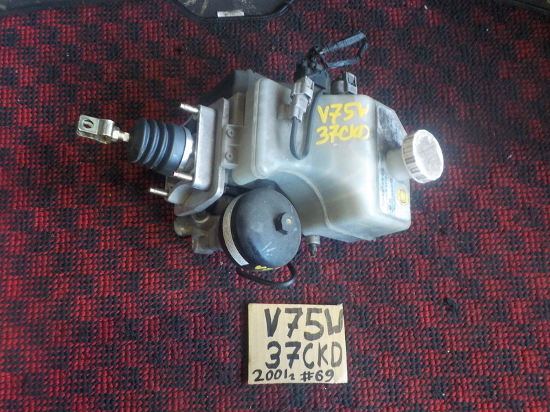 Главный тормозной цилиндр Mitsubishi Pajero V75W