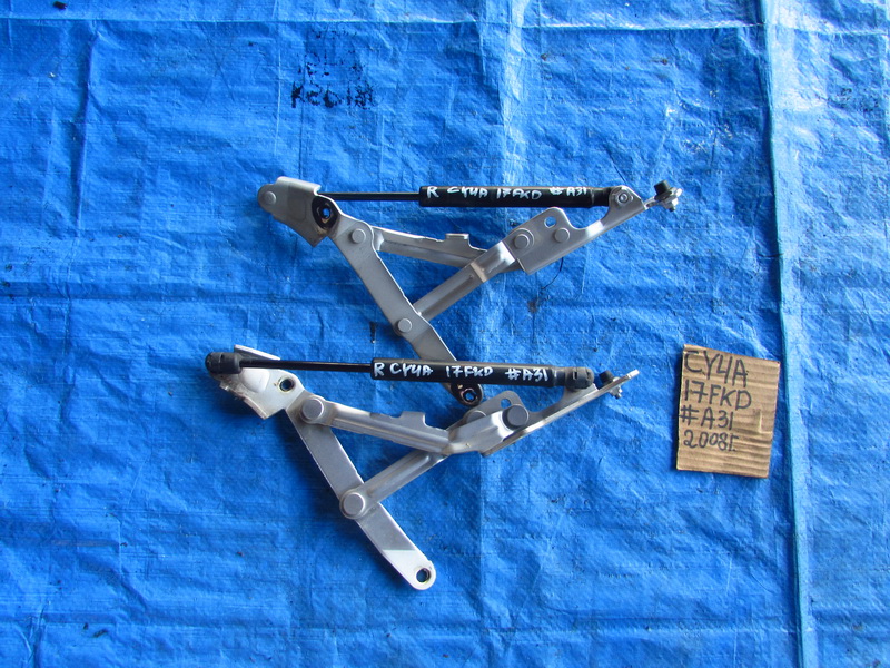 Петля крышки багажника Mitsubishi Lancer CY4A