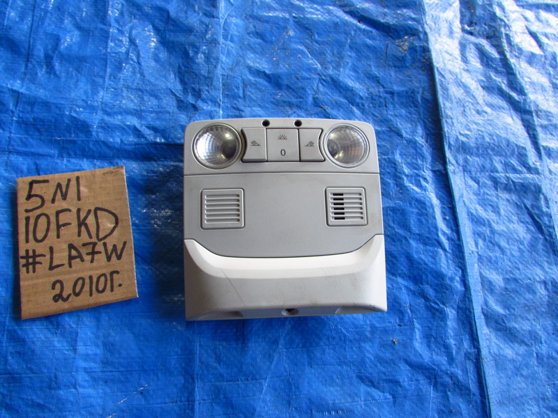 Плафон салона Volkswagen Tiguan