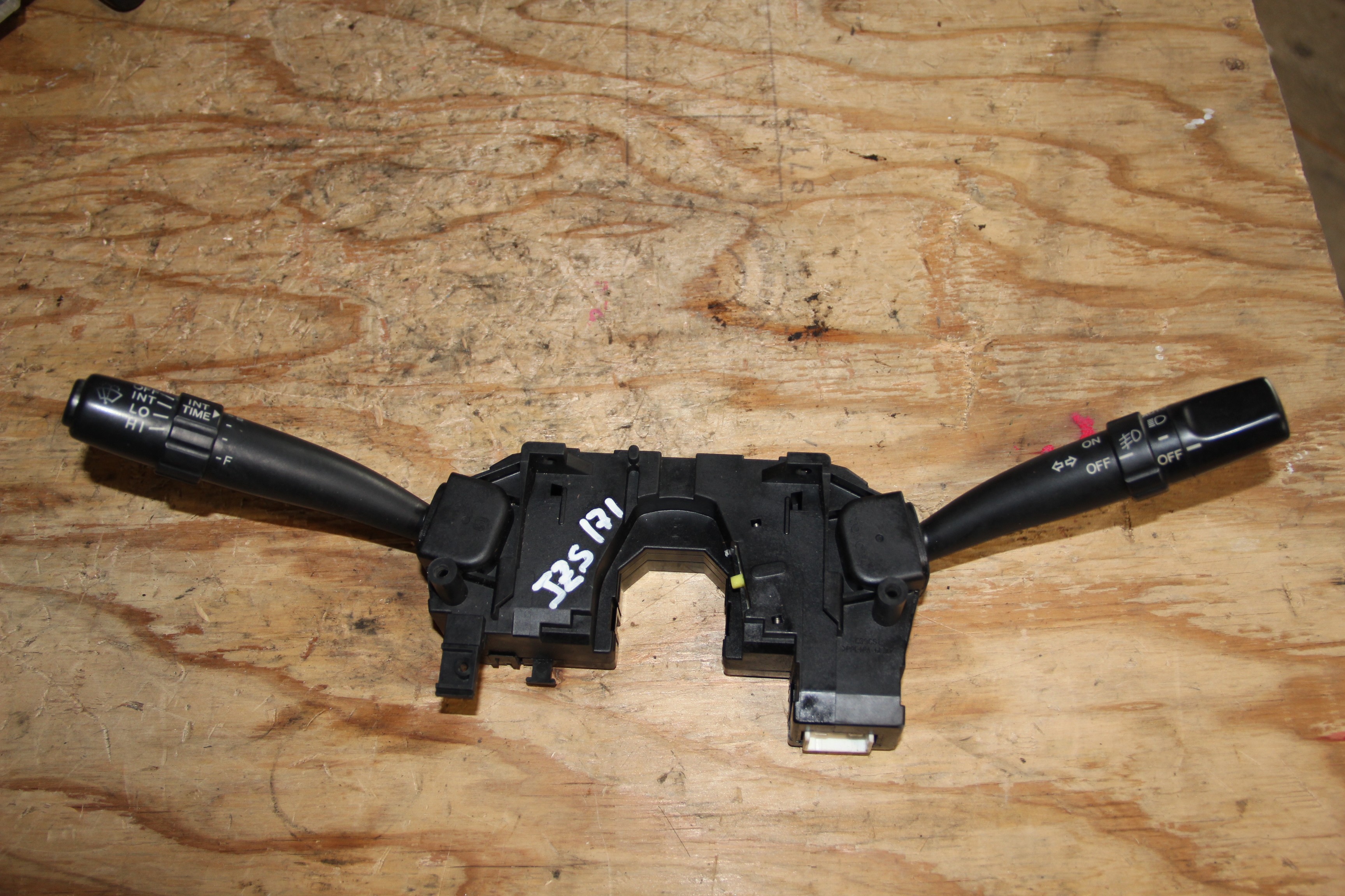 Подрулевой переключатель Toyota Crown