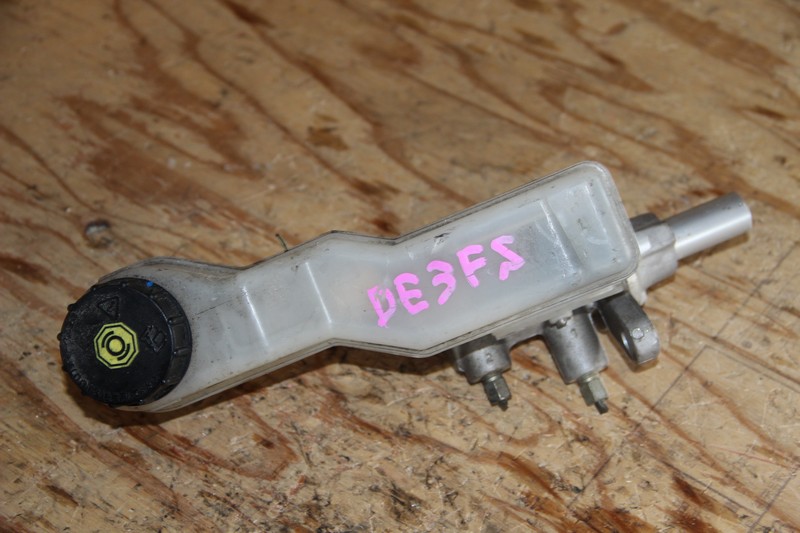 Главный тормозной цилиндр Mazda Demio