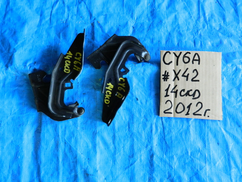 Петля капота Mitsubishi Lancer CY6A