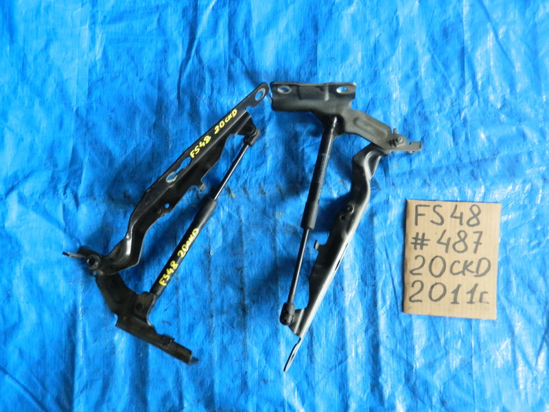 Петля капота Volvo S60