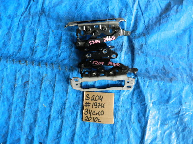 Петля капота Mercedes-benz C-class