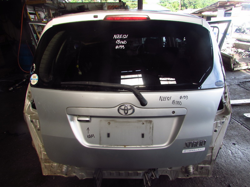 Дверь задняя Toyota Corolla Spacio NZE121